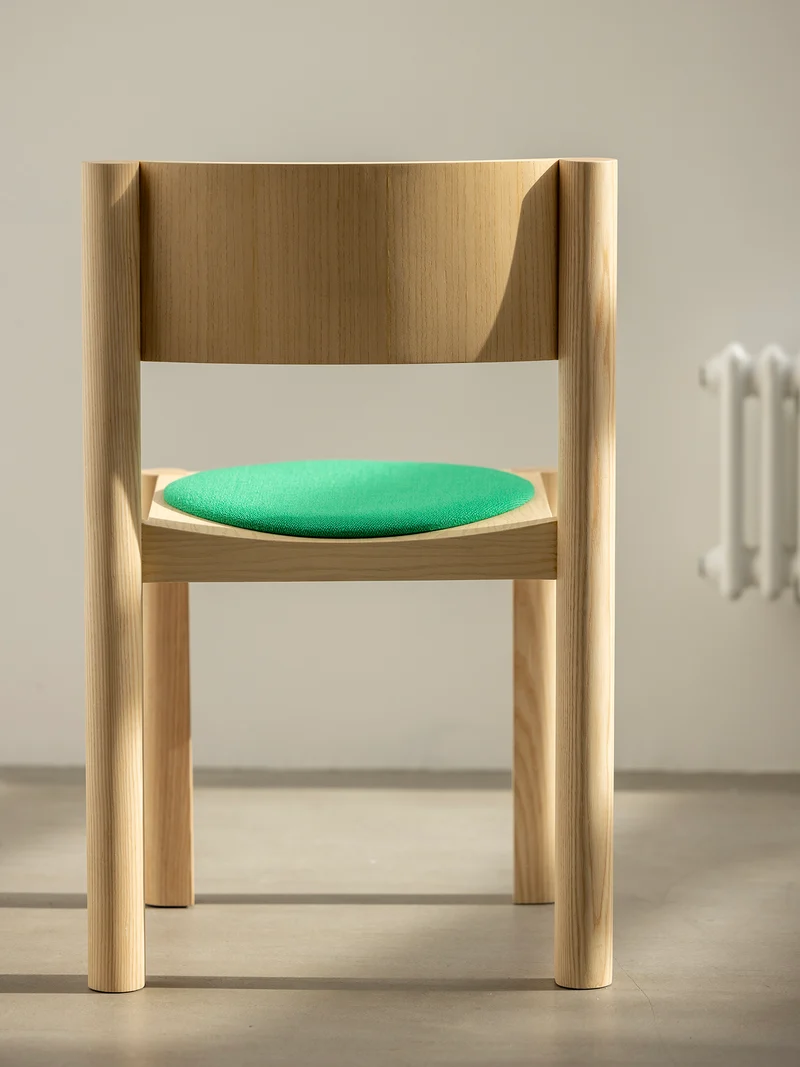 Chaise Paume frêne naturel - tissu vert C3046