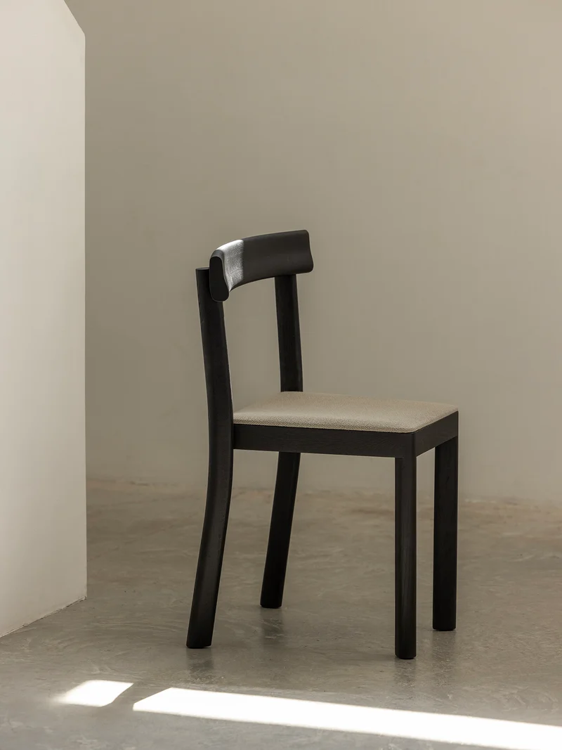 Chaise Galta chêne noir - tissu gris C2072
