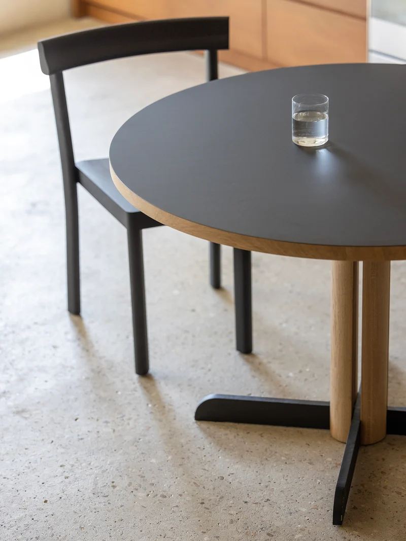Table de repas Toucan Round noir - chêne DT1942