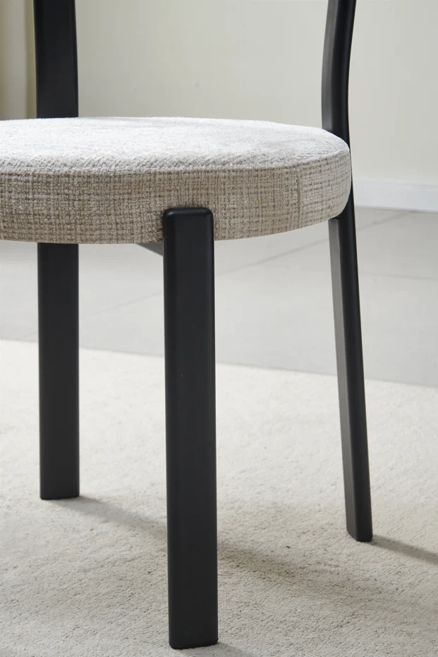 Chaise Naya pied noir / tissu marbella beige