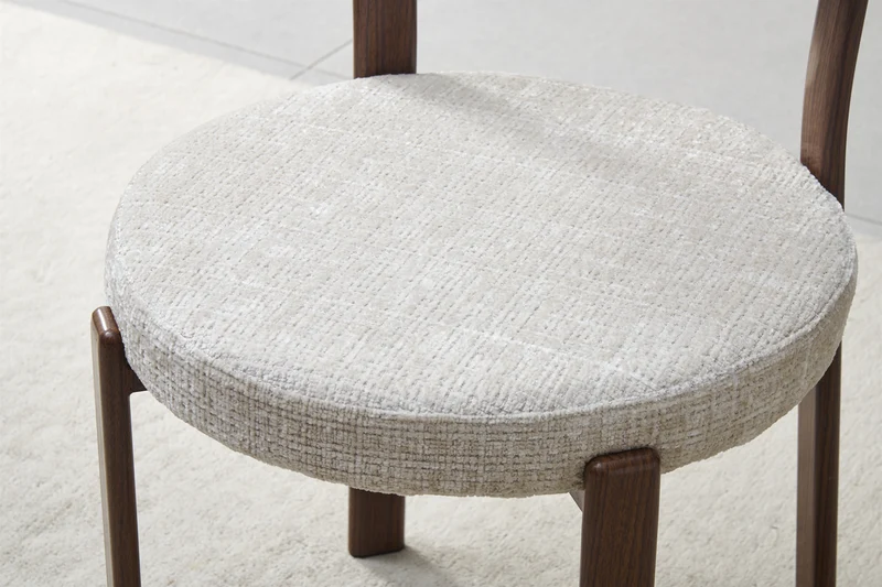 Chaise Naya pied noyer / tissu marbella beige