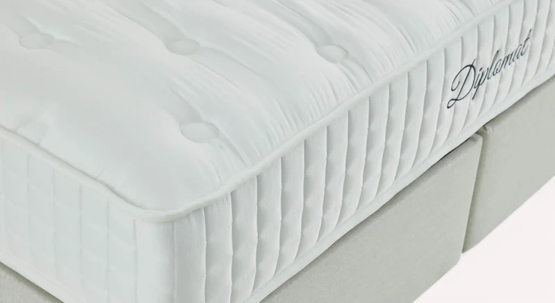 Pack lit coffre, matelas et tête de lit NINA Queens Beige