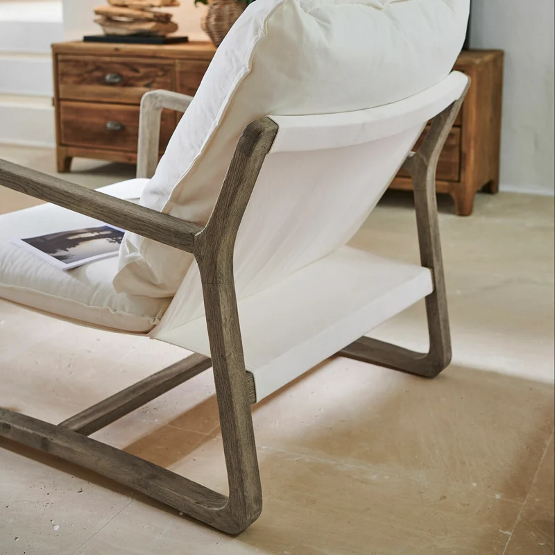 Fauteuil LOBERON Jowna en bois de chêne et tissu crème