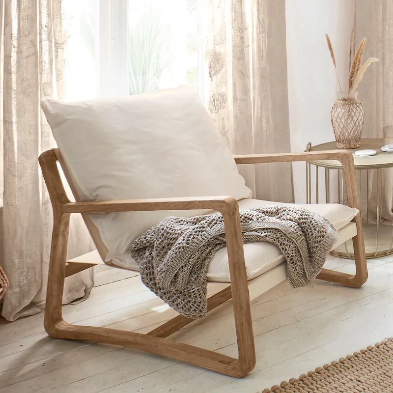 Fauteuil LOBERON Jowna en bois de chêne et tissu crème