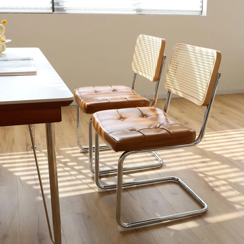 Lot de 2 chaises de salle à manger Breuer en PU caramel et dossier en rotin, pieds chromés FLAREKORR