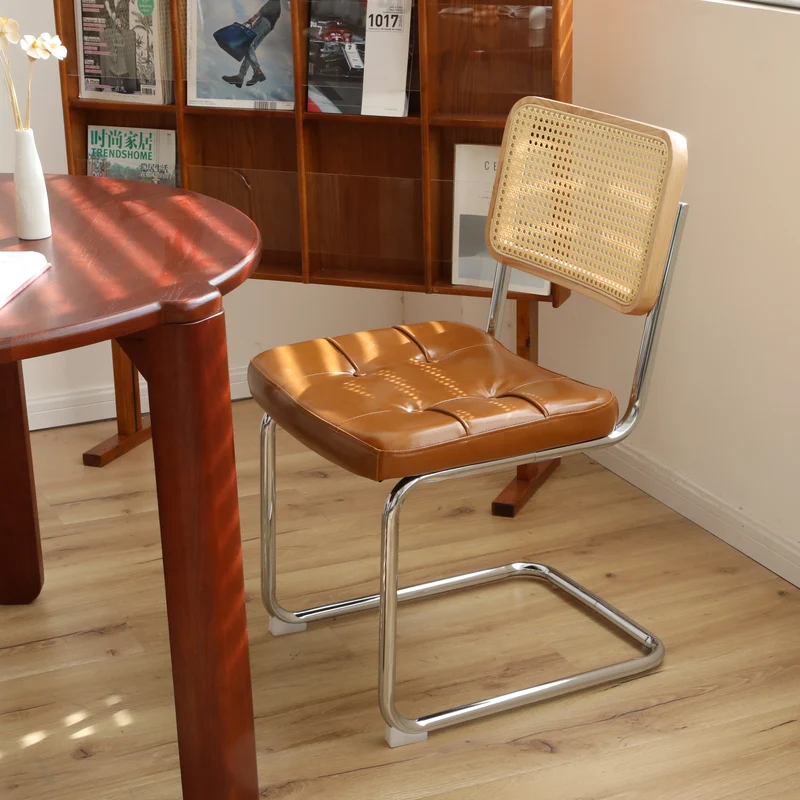Lot de 2 chaises de salle à manger Breuer en PU caramel et dossier en rotin, pieds chromés FLAREKORR