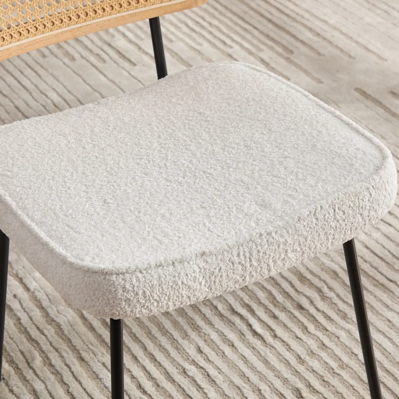 Lot de 2 chaises de salle à manger dossier en rotin et chenille bouclette ivoire pieds noirs FABRIC BENCH