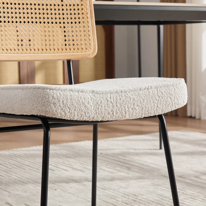 Lot de 2 chaises de salle à manger dossier en rotin et chenille bouclette ivoire pieds noirs FABRIC BENCH