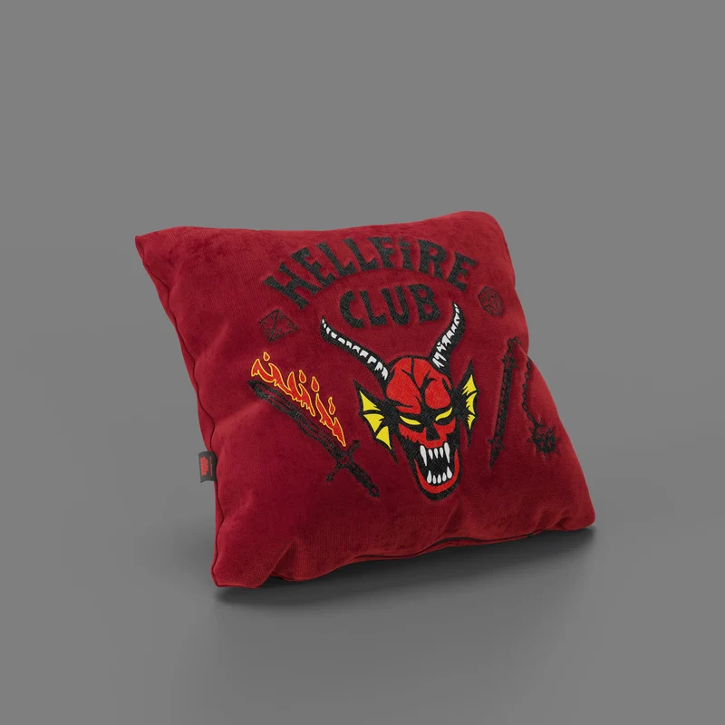 Coussin Hellfire Club Stranger Things Édition Limtée avec broderie – tissu détachable 45x45 Rouge