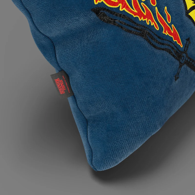 Coussin Hellfire Club Stranger Things Édition Limtée avec broderie – tissu détachable 45x45 Bleu
