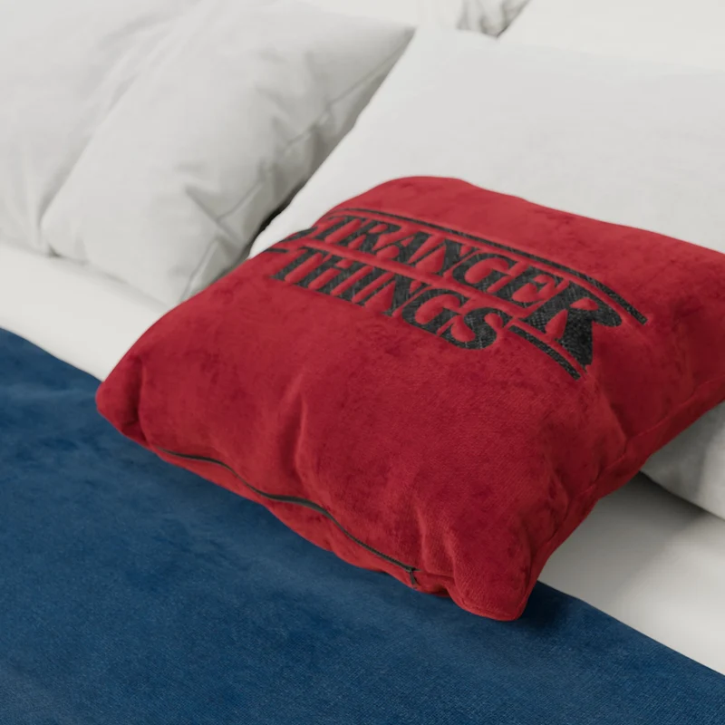 Coussin Stranger Things Édition Limitée avec broderie – tissu détachable 45x45 Rouge