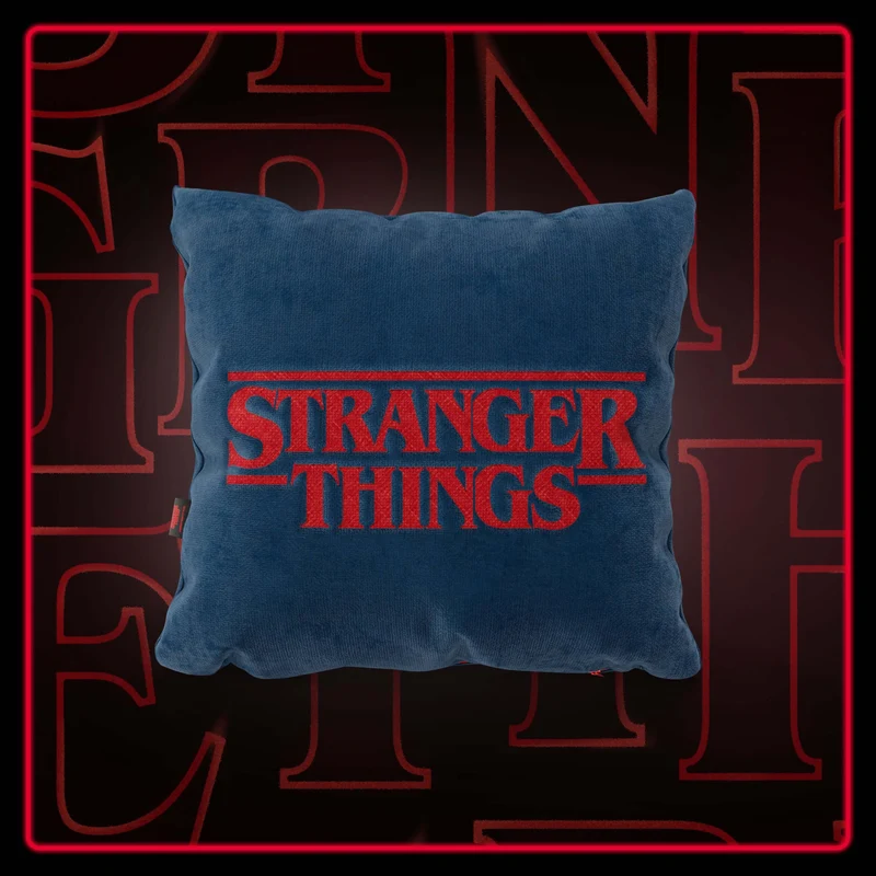 Coussin Stranger Things Édition Limitée avec broderie – tissu détachable 45x45 Bleu