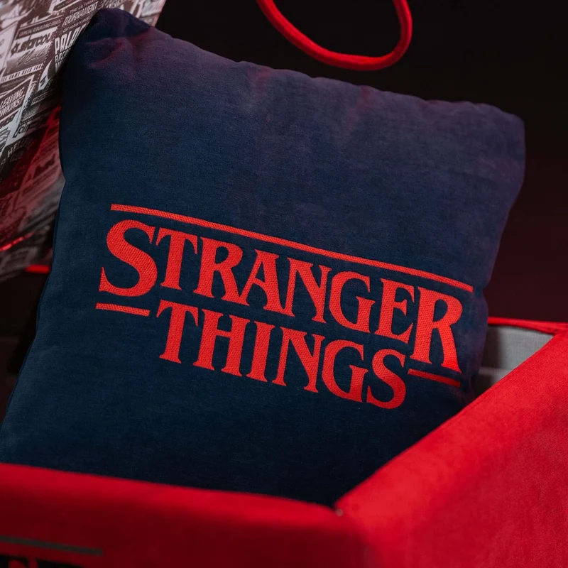 Coussin Stranger Things Édition Limitée avec broderie – tissu détachable 45x45 Bleu