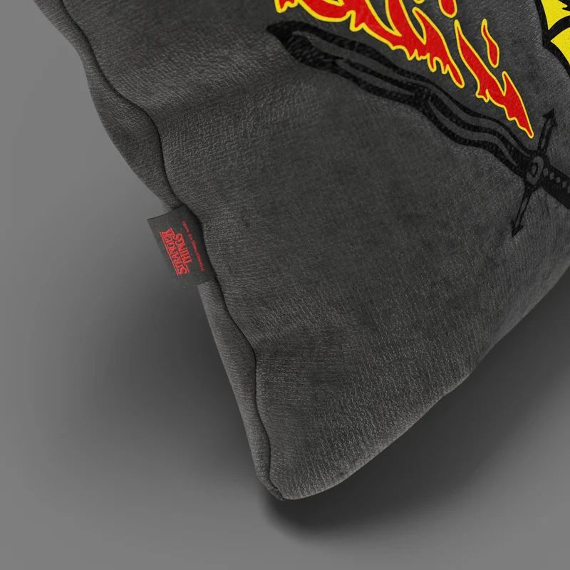 Coussin Hellfire Club Stranger Things Édition Limtée avec broderie – tissu détachable 45x45 Anthracite