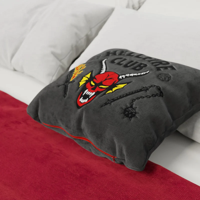 Coussin Hellfire Club Stranger Things Édition Limtée avec broderie – tissu détachable 45x45 Anthracite