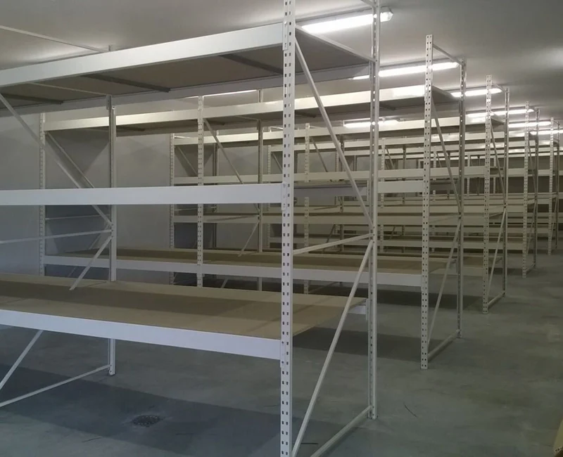 Rayonnage mi-lourd métallique – Stockage professionnel sur mesure Réf C0687