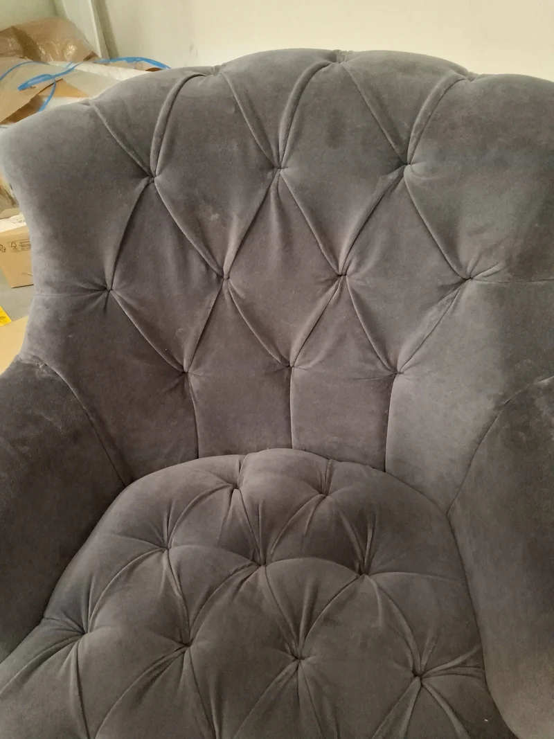 Fauteuil Chesterfield LOBERON Parranquet en velours gris