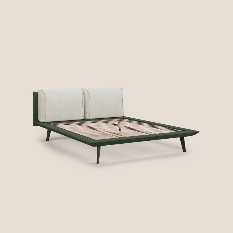 Petra lit design bicolore avec coussins en plumes, pieds foncés et tissu imperméable T11 et T 06 vert - crème
