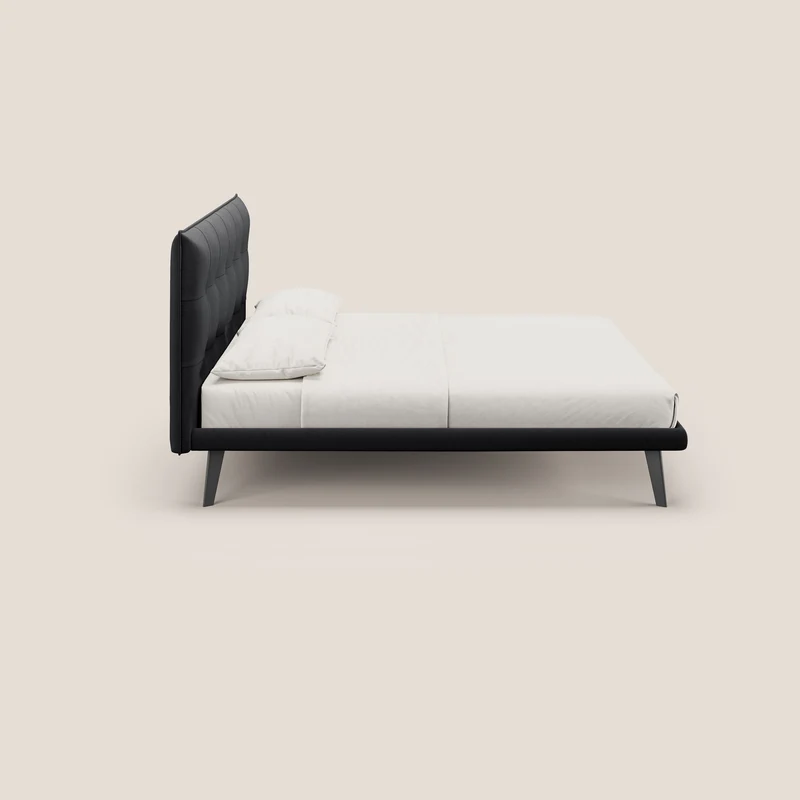 Brigitte lit avec tête de lit matelassée pieds hauts foncés et tissu imperméable T09 anthracite