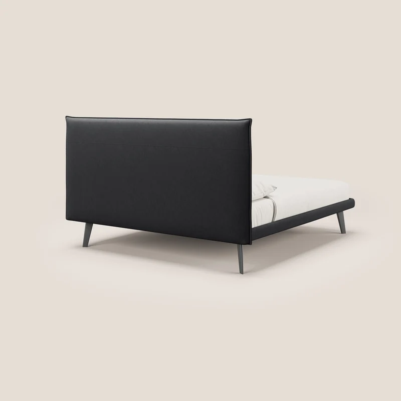 Brigitte lit avec tête de lit matelassée pieds hauts foncés et tissu imperméable T09 anthracite