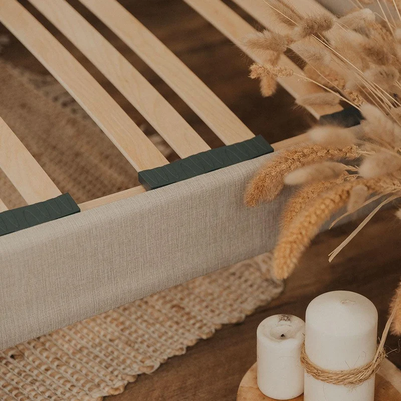 Sommier tapissier beige en bois avec lattes flexibles