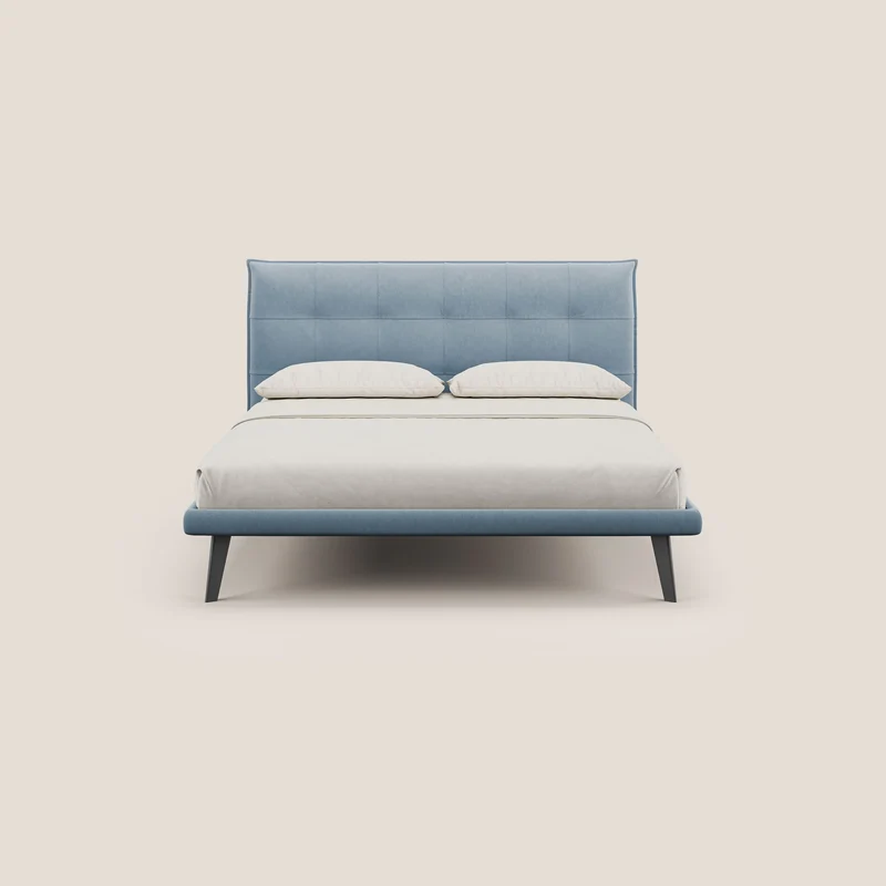 Brigitte lit avec tête de lit matelassée pieds hauts foncés et tissu imperméable T09 sucre glace