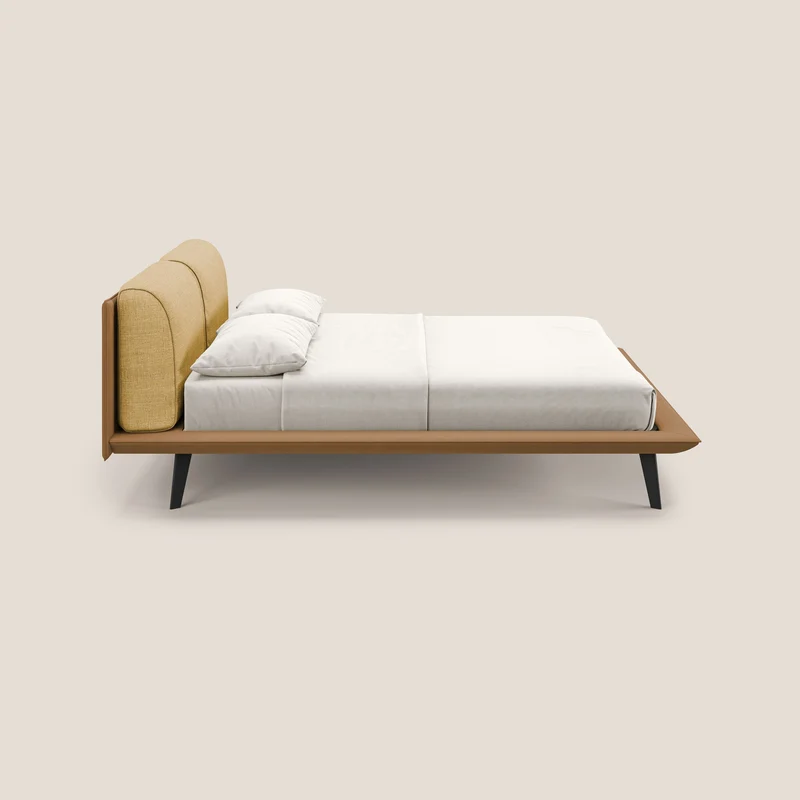 Petra lit design bicolore avec coussins en plumes, pieds foncés et tissu imperméable T11 et T06 cuir - jaune