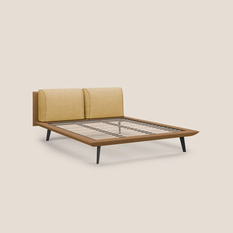 Petra lit design bicolore avec coussins en plumes, pieds foncés et tissu imperméable T11 et T06 cuir - jaune