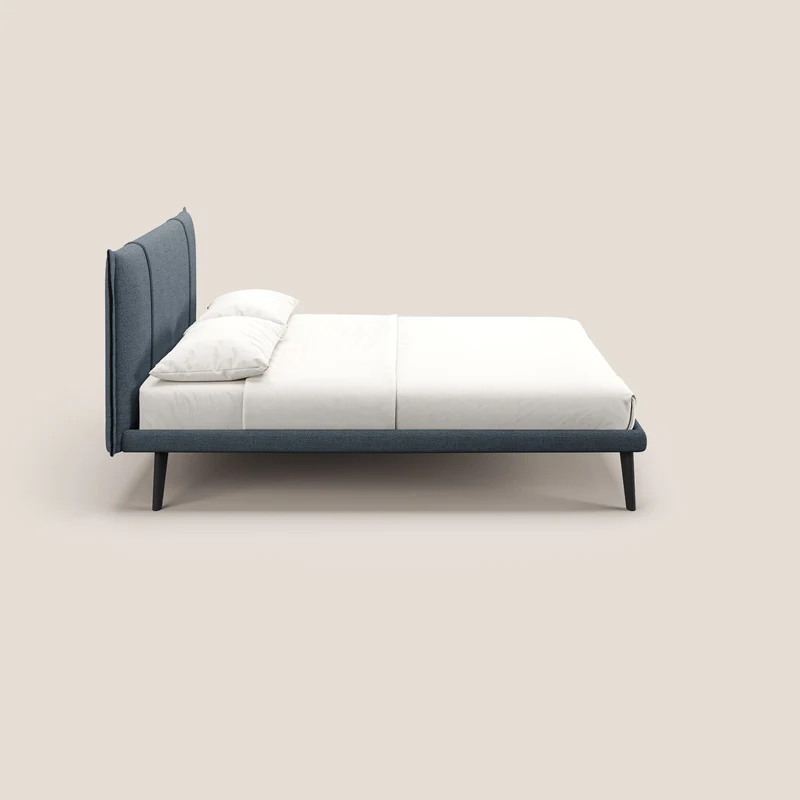 Klaus lit moderne avec pieds foncés et tissu flammé imperméable T03 bleu