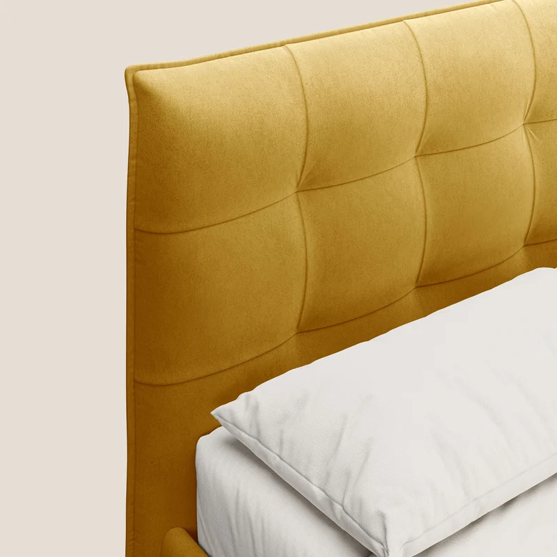 Brigitte lit avec tête de lit matelassée pieds hauts foncés et tissu imperméable T09 jaune