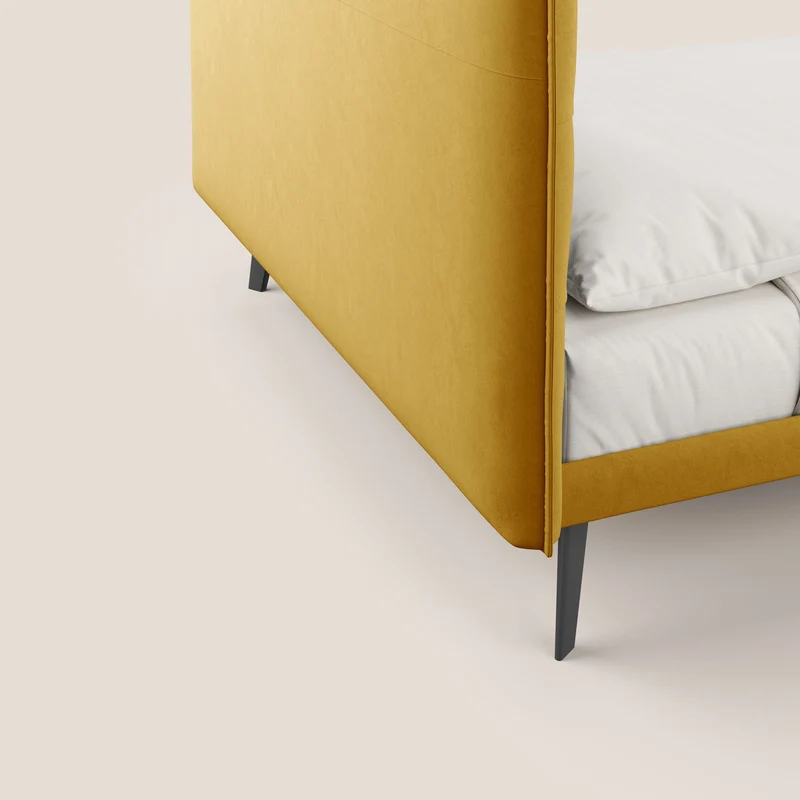 Brigitte lit avec tête de lit matelassée pieds hauts foncés et tissu imperméable T09 jaune