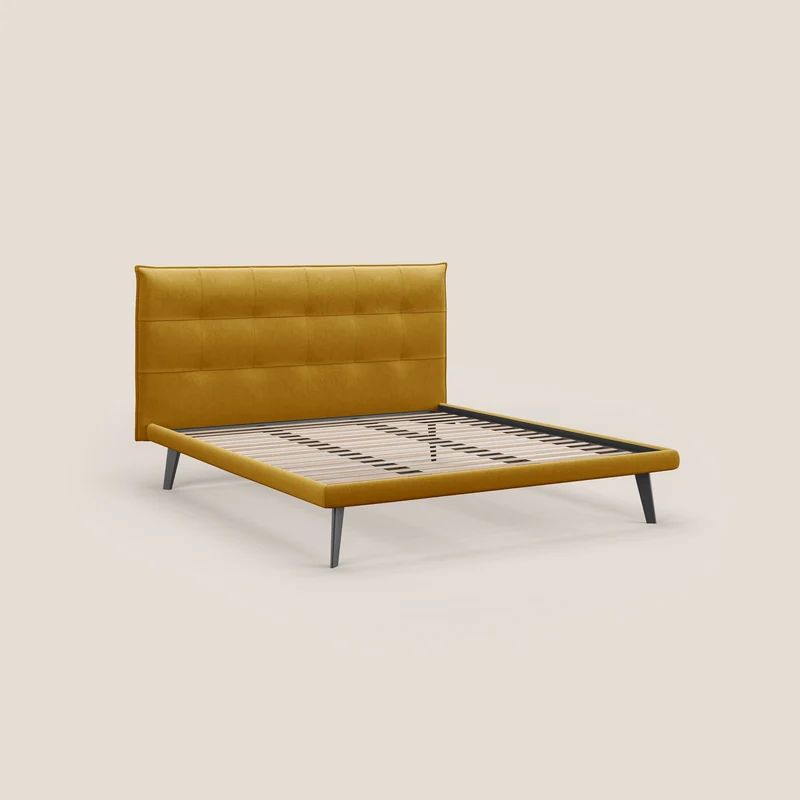 Brigitte lit avec tête de lit matelassée pieds hauts foncés et tissu imperméable T09 jaune