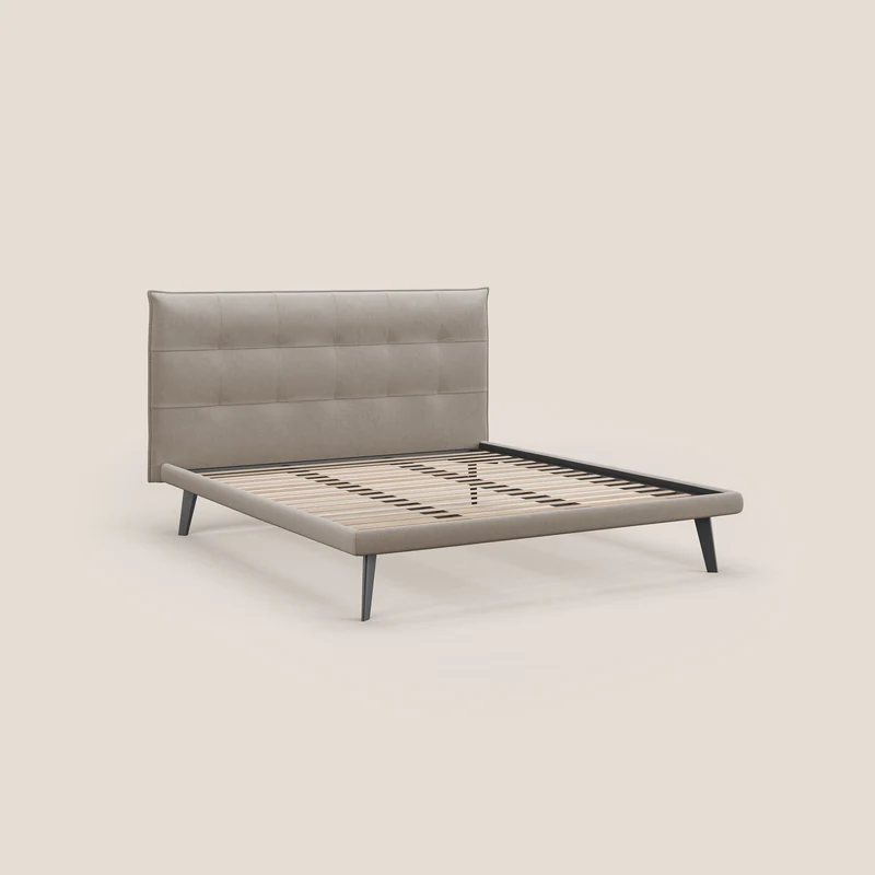 Brigitte lit avec tête de lit matelassée pieds hauts foncés et tissu imperméable T09 Taupe tortora