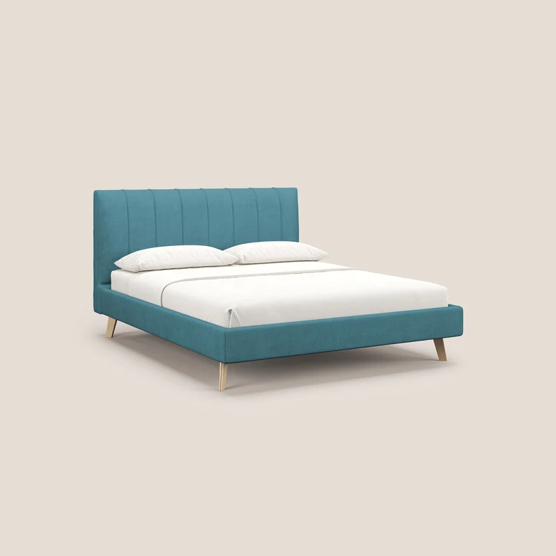 Selene lit rembourré avec pieds bois naturel déhoussable en tissu imperméable T02 bleu ciel