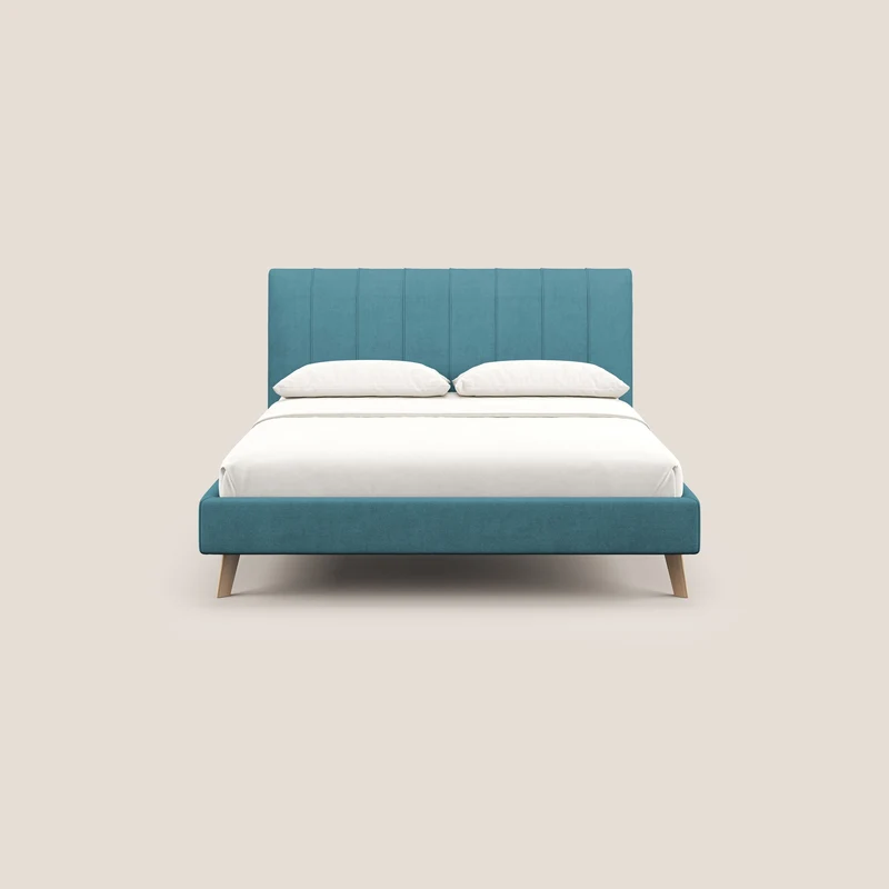Selene lit rembourré avec pieds bois naturel déhoussable en tissu imperméable T02 bleu ciel