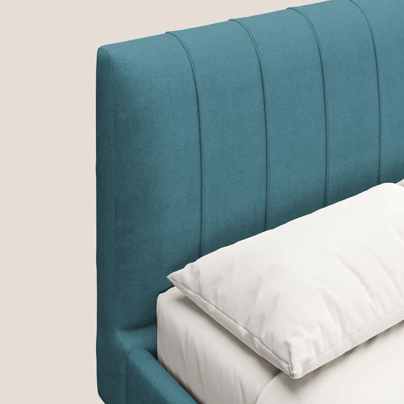 Selene lit rembourré avec pieds bois naturel déhoussable en tissu imperméable T02 bleu ciel