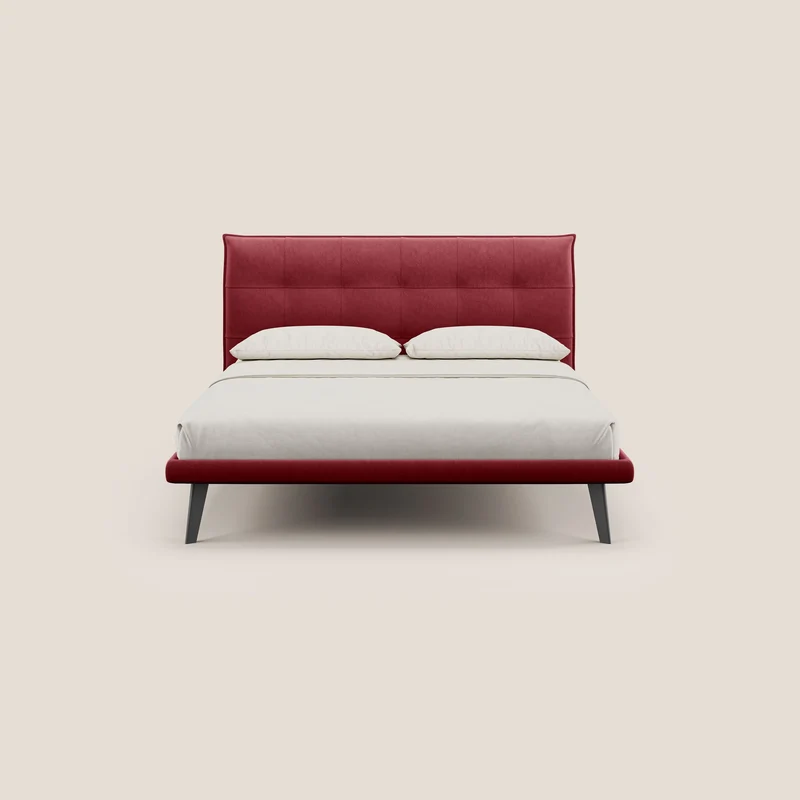 Brigitte lit avec tête de lit matelassée pieds hauts foncés et tissu imperméable T09 rouge