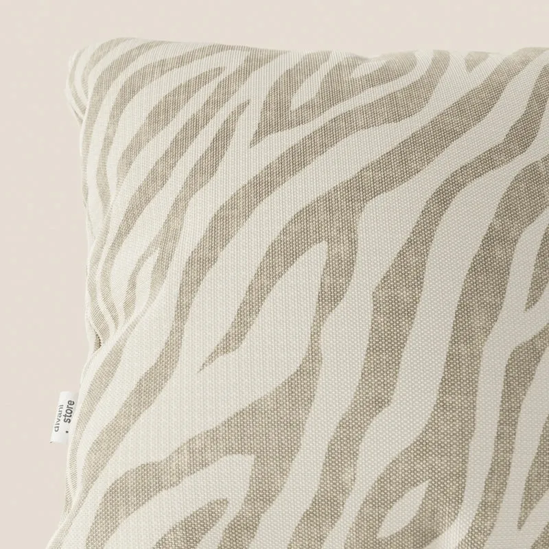 Stripe coussins géométriques en tissu hydrofuge beige