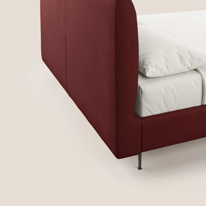Calliope lit rembourré aux pieds hauts complètement déhoussable en tissu détachable T17 rouge