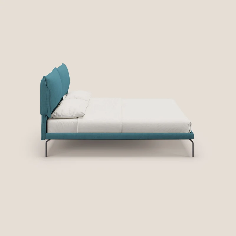 Bice lit rembourré avec coussins et pieds noirs en métal en tissu imperméable T02 bleu clair