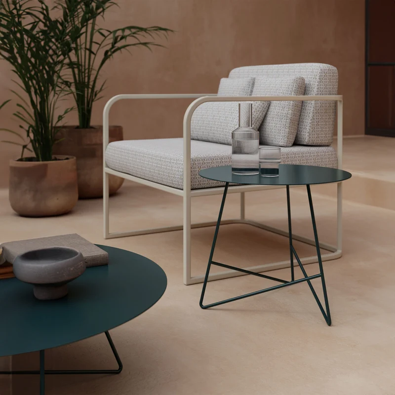 Ermione Table basse ronde pour salon en métal h25