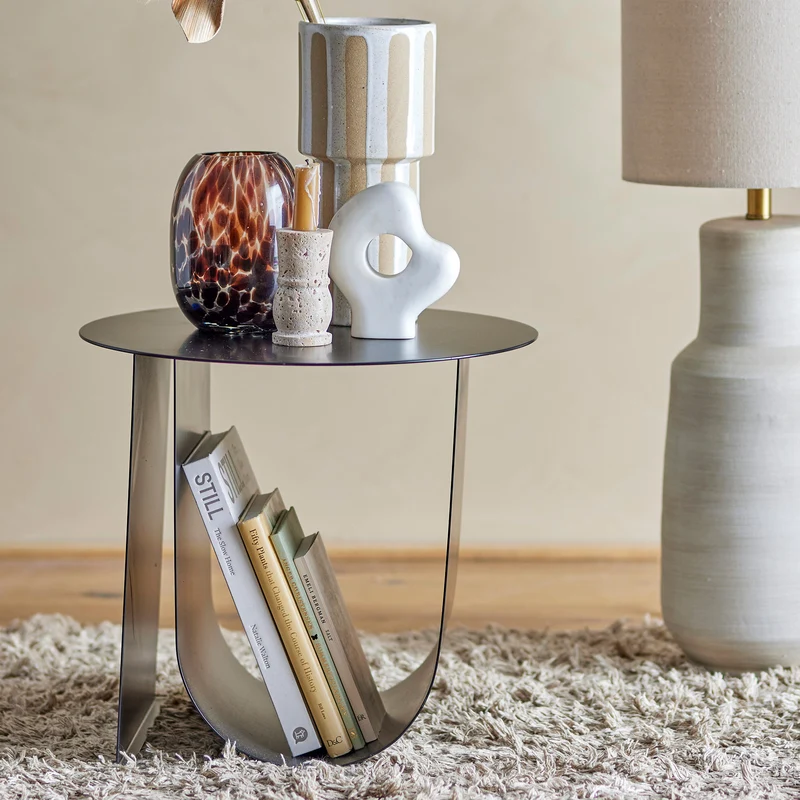 Table basse moderne en métal avec espace porte-revues noir