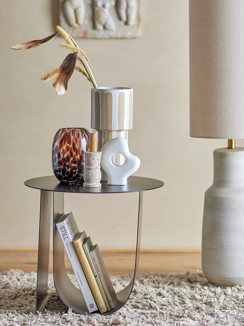 Table basse moderne en métal avec espace porte-revues noir