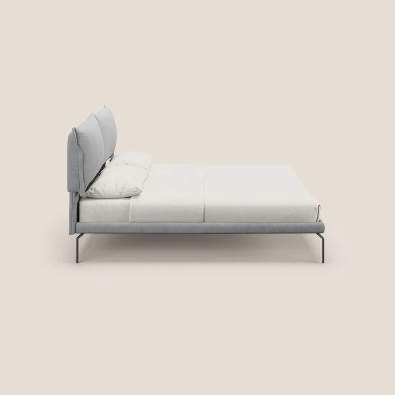 Bice lit rembourré avec coussins et pieds noirs en métal en tissu imperméable T02 gris clair
