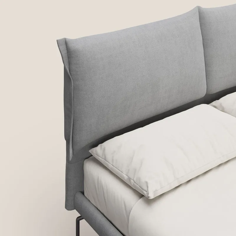 Bice lit rembourré avec coussins et pieds noirs en métal en tissu imperméable T02 gris clair