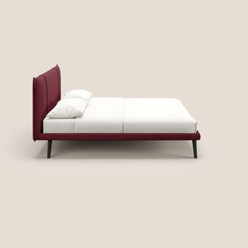 Klaus lit moderne avec pieds foncés et tissu flammé imperméable T03 rouge