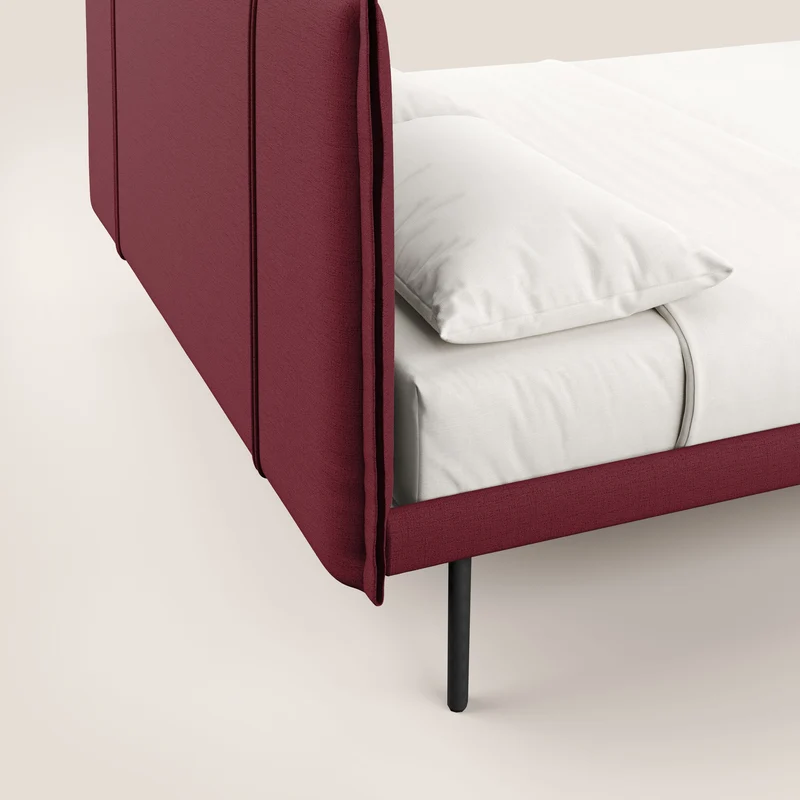 Klaus lit moderne avec pieds foncés et tissu flammé imperméable T03 rouge