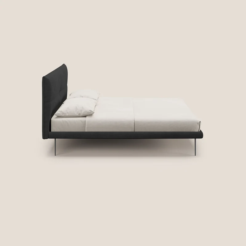 Akiko lit rembourré avec pieds hauts en métal en tissu imperméable T02 noir