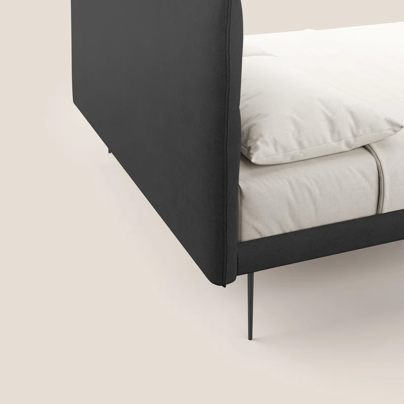 Akiko lit rembourré avec pieds hauts en métal en tissu imperméable T02 noir