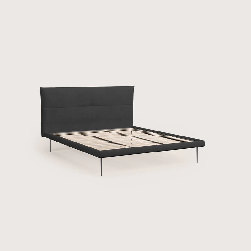 Akiko lit rembourré avec pieds hauts en métal en tissu imperméable T02 noir